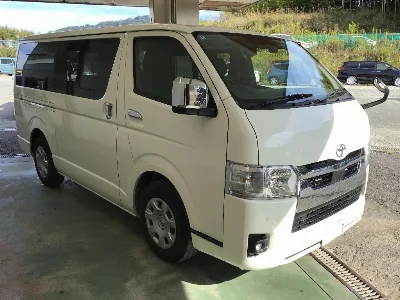 TOYOTA HIACE VAN