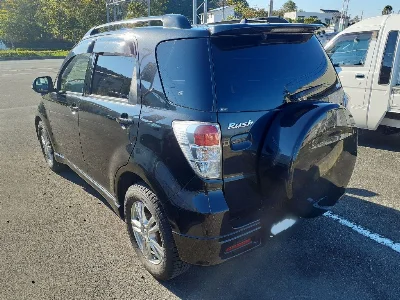 TOYOTA RUSH