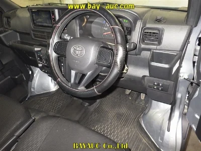 TOYOTA PIXIS VAN