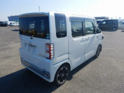 DAIHATSU WAKE