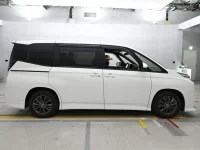 Цена авто Toyota Voxy с аукционов Японии, номер кузова MZRA90W, пробег 20 000, оценка 2