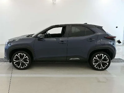 TOYOTA YARIS CROSS 4