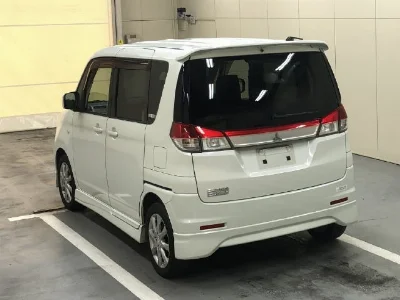 MITSUBISHI DELICA D2