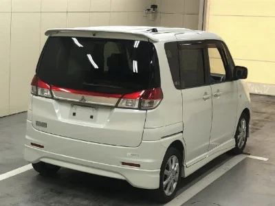 MITSUBISHI DELICA D2