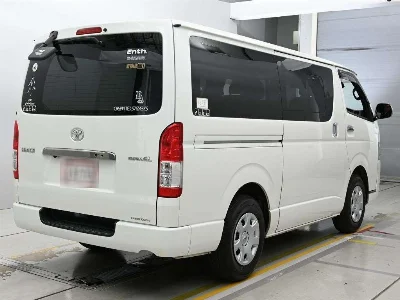 TOYOTA HIACE VAN