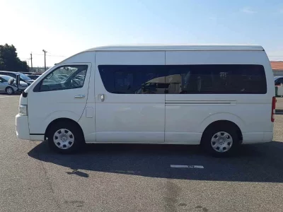 TOYOTA HIACE
