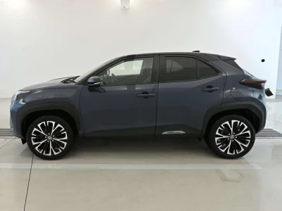TOYOTA YARIS CROSS 4