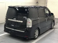Цена авто Toyota Voxy с аукционов Японии, номер кузова ZRR70W, пробег 138 000, оценка 6
