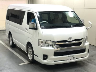 TOYOTA HIACE