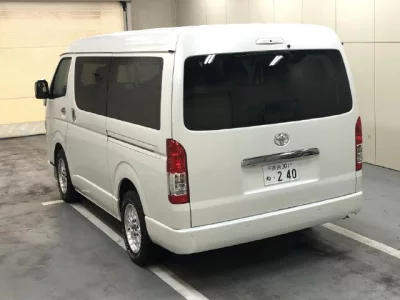 TOYOTA HIACE