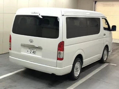 TOYOTA HIACE