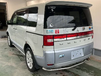 MITSUBISHI DELICA D5