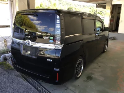 TOYOTA VOXY
