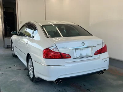 NISSAN FUGA