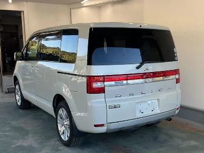 MITSUBISHI DELICA D5