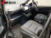 Цена авто Toyota Voxy с аукционов Японии, номер кузова ZWR80W, пробег 201 000, оценка 4