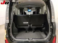 Цена авто Toyota Voxy с аукционов Японии, номер кузова ZWR80W, пробег 201 000, оценка 4