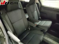 Цена авто Toyota Voxy с аукционов Японии, номер кузова ZWR80W, пробег 201 000, оценка 4