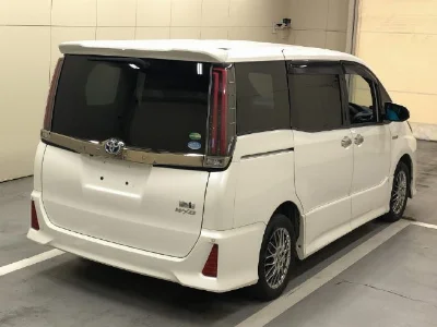 TOYOTA NOAH
