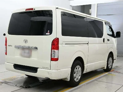 TOYOTA HIACE VAN
