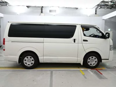 TOYOTA HIACE VAN