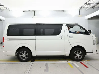 TOYOTA REGIUS VAN