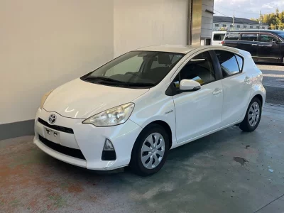 TOYOTA AQUA 1