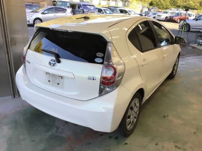 TOYOTA AQUA 3