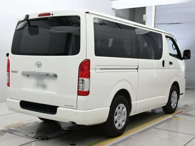 TOYOTA HIACE VAN