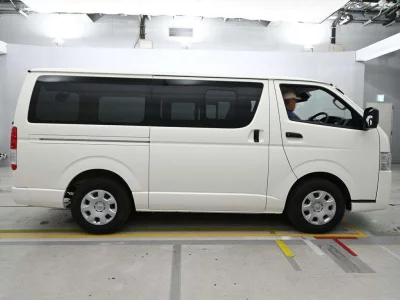 TOYOTA HIACE VAN