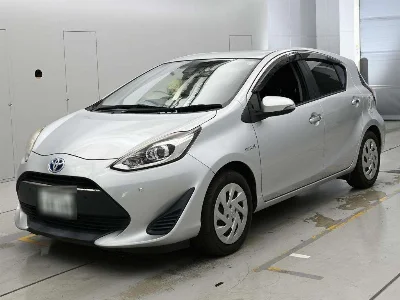 TOYOTA AQUA 1