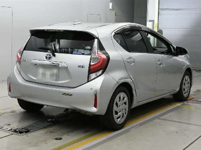 TOYOTA AQUA 2