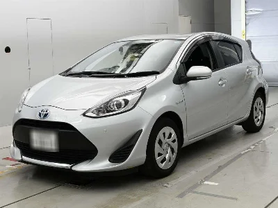 TOYOTA AQUA 1