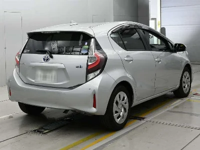 TOYOTA AQUA 2