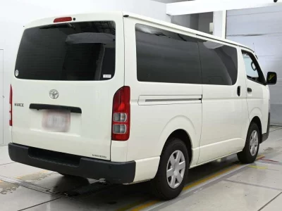 TOYOTA HIACE VAN