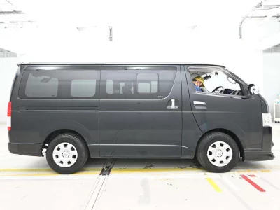 TOYOTA REGIUS VAN