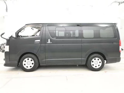 TOYOTA REGIUS VAN
