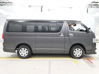 TOYOTA HIACE VAN