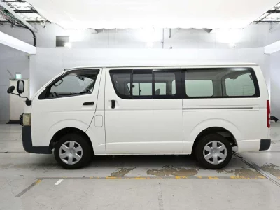 TOYOTA REGIUS VAN