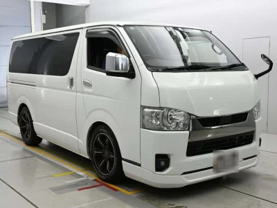 TOYOTA HIACE VAN