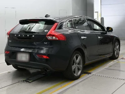 VOLVO V40