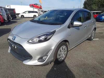 TOYOTA AQUA 1