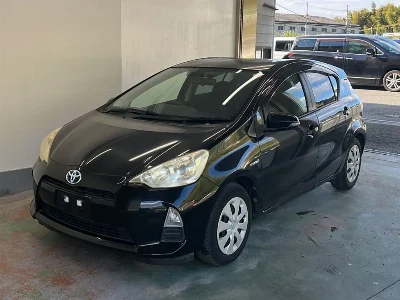 TOYOTA AQUA 1