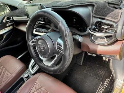 TOYOTA YARIS CROSS 3