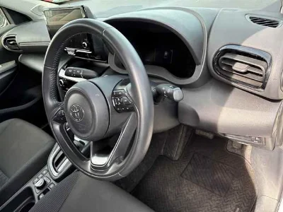 TOYOTA YARIS CROSS 3