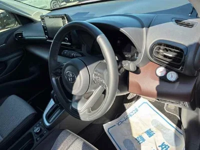 TOYOTA YARIS CROSS 3