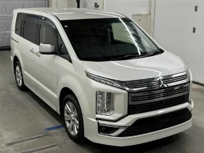 MITSUBISHI DELICA D5