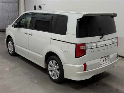 MITSUBISHI DELICA D5