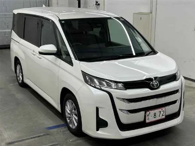 TOYOTA NOAH