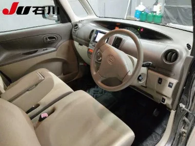 DAIHATSU TANTO 3